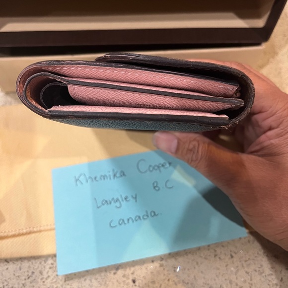LV wallet 💯 % Authentic - Picture 4 of 11